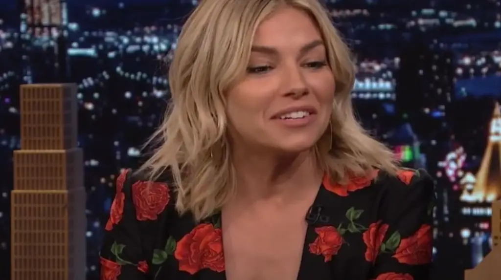 Sienna Miller (Image via YouTube/The Tonight Show Starring Jimmy Fallon)